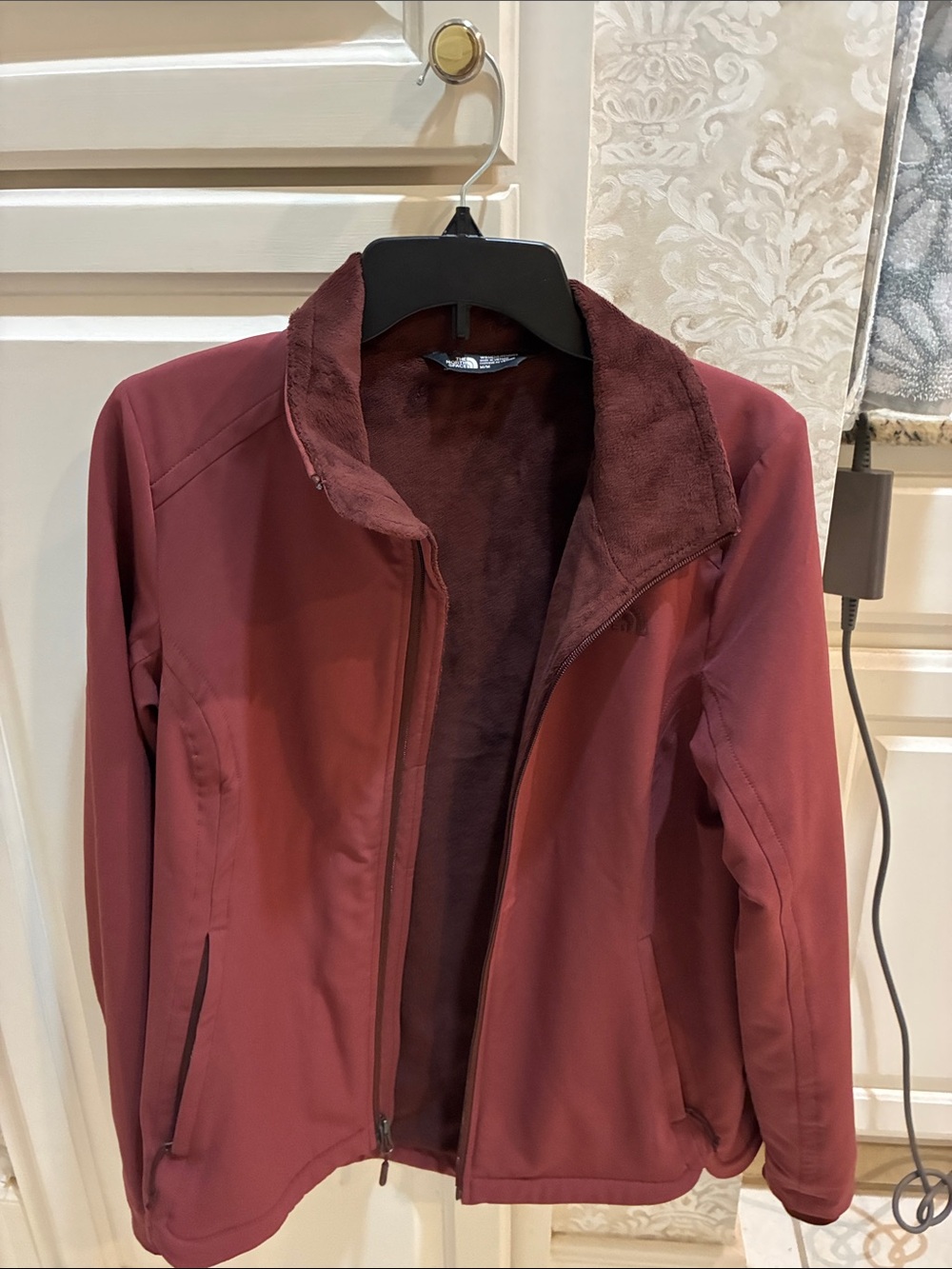 Women's Softshell Jacket in Burgundy - the north face